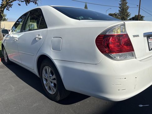 Used 2005 Toyota Camry LE FWD image 10