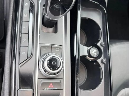 Used 2018 Maserati Levante AWD/4WD image 24