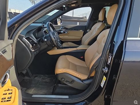 Used 2017 Volvo XC90 T6 Momentum w/ Vision Package AWD/4WD image 8