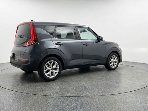 Used 2025 Kia Soul LX w/ LX Technology Package FWD image 9