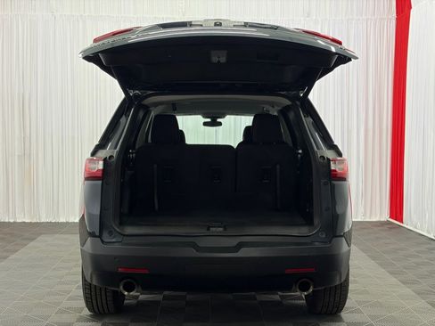 Used 2020 Chevrolet Traverse LT w/ LPO, Floor Liner Package AWD/4WD image 40