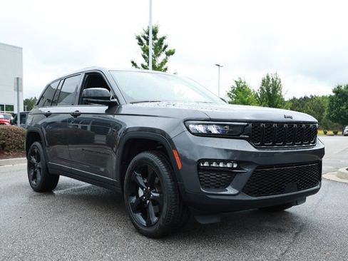 Used 2024 Jeep Grand Cherokee Limited w/ Black Appearance Package RWD image 3