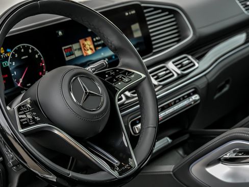 Used 2026 Mercedes-Benz Maybach GLS 600 4MATIC image 34