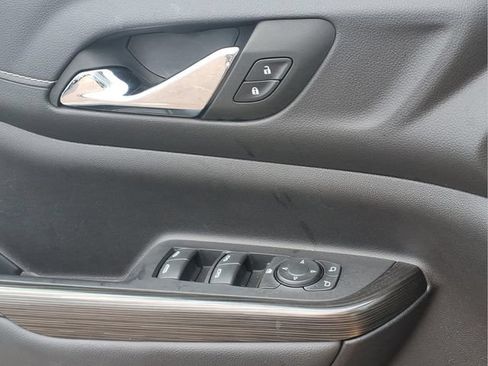 Used 2023 GMC Acadia SLT w/ Elevation Edition FWD image 18