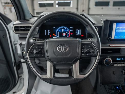 Certified 2025 Toyota 4Runner SR5 image 31