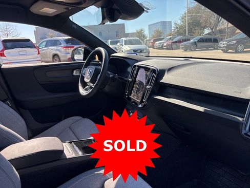 Certified 2023 Volvo C40 P8 Recharge Ultimate w/ Protection Package Premier image 13