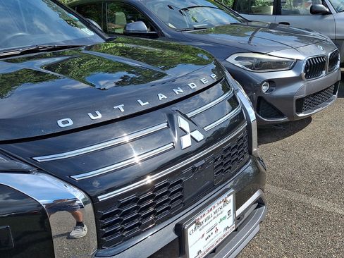 Used 2025 Mitsubishi Outlander SE AWD/4WD image 4