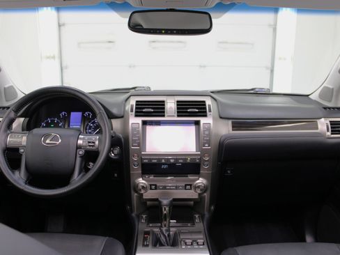 Used 2017 Lexus GX 460 image 53