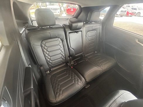 Certified 2024 Ford Escape SE w/ PHEV Premium Package image 32