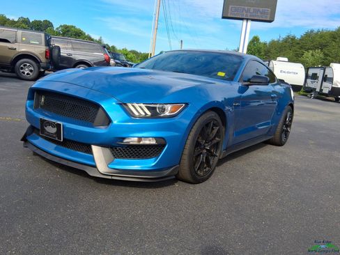 Used 2019 Ford Mustang Shelby GT350 w/ Technology Package RWD image 32