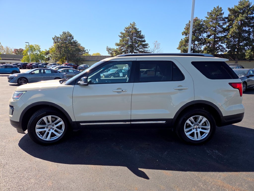 Used 2018 Ford Explorer XLT w/ Equipment Group 202A AWD/4WD image 22