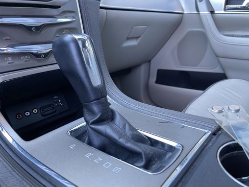 Used 2015 Lincoln MKX AWD w/ Equipment Group 102A image 33