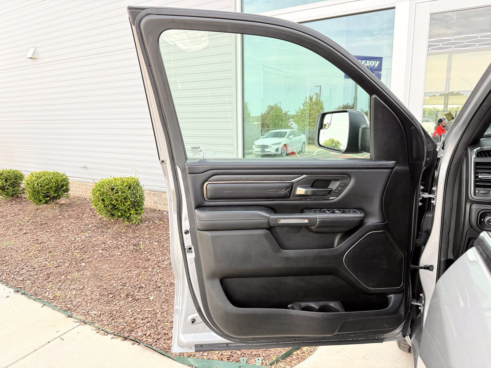 Used 2021 RAM 1500 Limited w/ Body Color Bumper Group AWD/4WD image 21