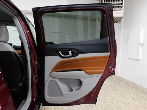 Used 2022 Jeep Compass Limited image 90