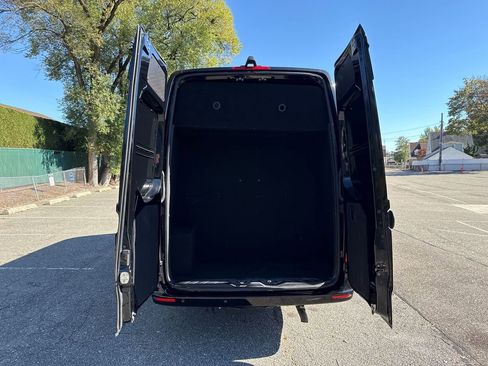 Used 2021 Mercedes-Benz Sprinter 3500 image 37