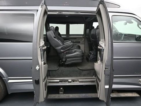 Used 2020 GMC Savana 2500 Extended w/ Enhanced Convenience Package RWD image 14