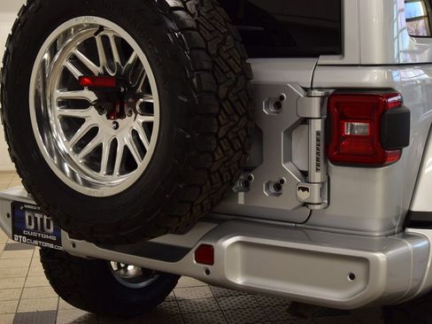 Used 2024 Jeep Wrangler Sahara w/ Technology Group image 17