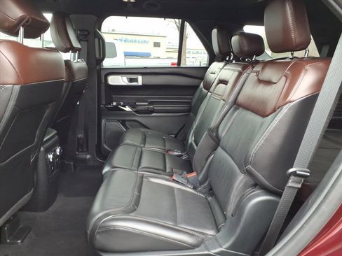 Used 2022 Ford Explorer Platinum w/ Equipment Group 601A image 16