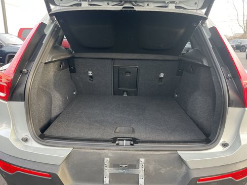 Used 2025 Volvo XC40 B5 Core image 23