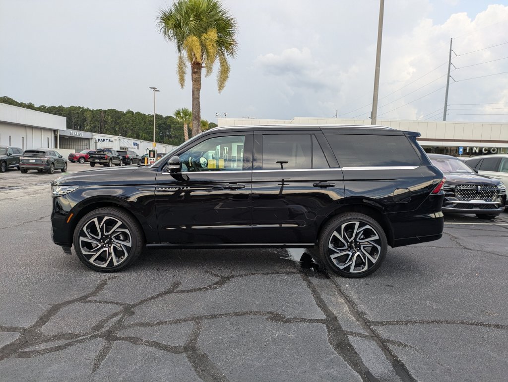 New 2027 Lincoln Navigator Black Label AWD/4WD image 7