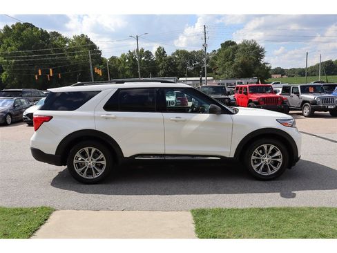 Used 2022 Ford Explorer XLT w/ Equipment Group 202A RWD image 6