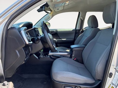 Used 2020 Toyota Tacoma SR5 AWD/4WD image 9