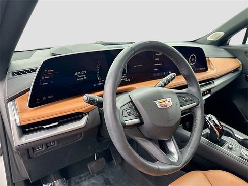 Used 2024 Cadillac XT4 Premium Luxury w/ Technology Package image 9