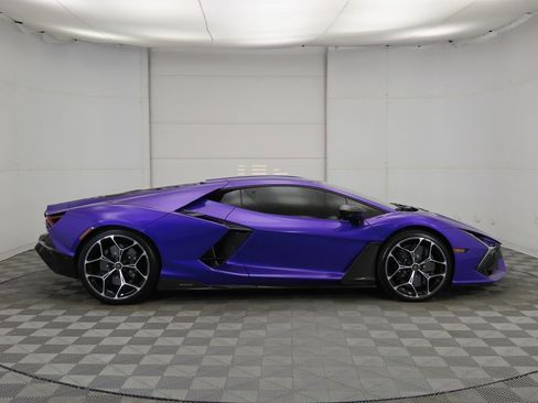 Used 2024 Lamborghini Revuelto image 4