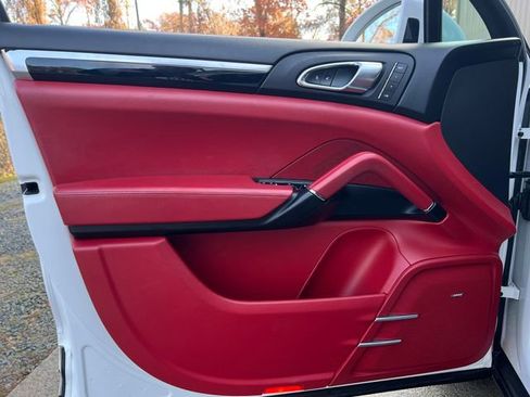 Used 2018 Porsche Cayenne Platinum Edition image 10