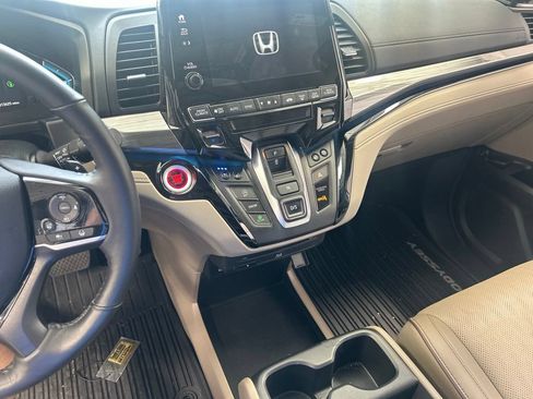 Used 2024 Honda Odyssey Elite image 5