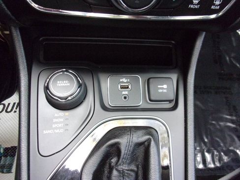Used 2020 Jeep Cherokee Limited AWD/4WD image 27