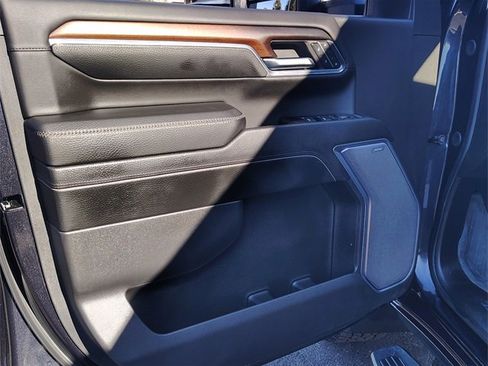 Used 2024 GMC Sierra 2500 Denali w/ Denali Reserve Package image 12