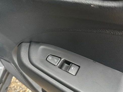 Certified 2025 Hyundai Venue SEL FWD image 19