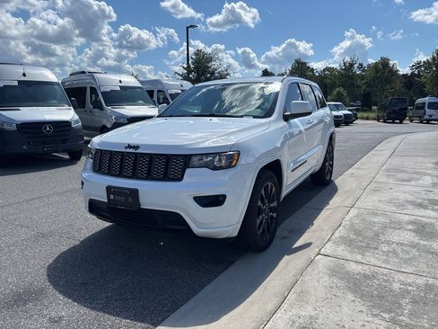 Used 2019 Jeep Grand Cherokee Altitude image 9