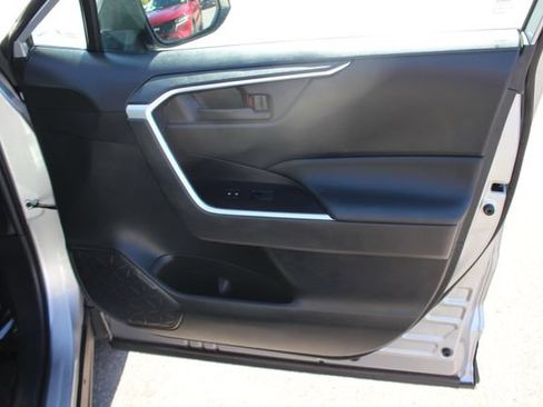 Used 2022 Toyota RAV4 LE AWD/4WD image 30