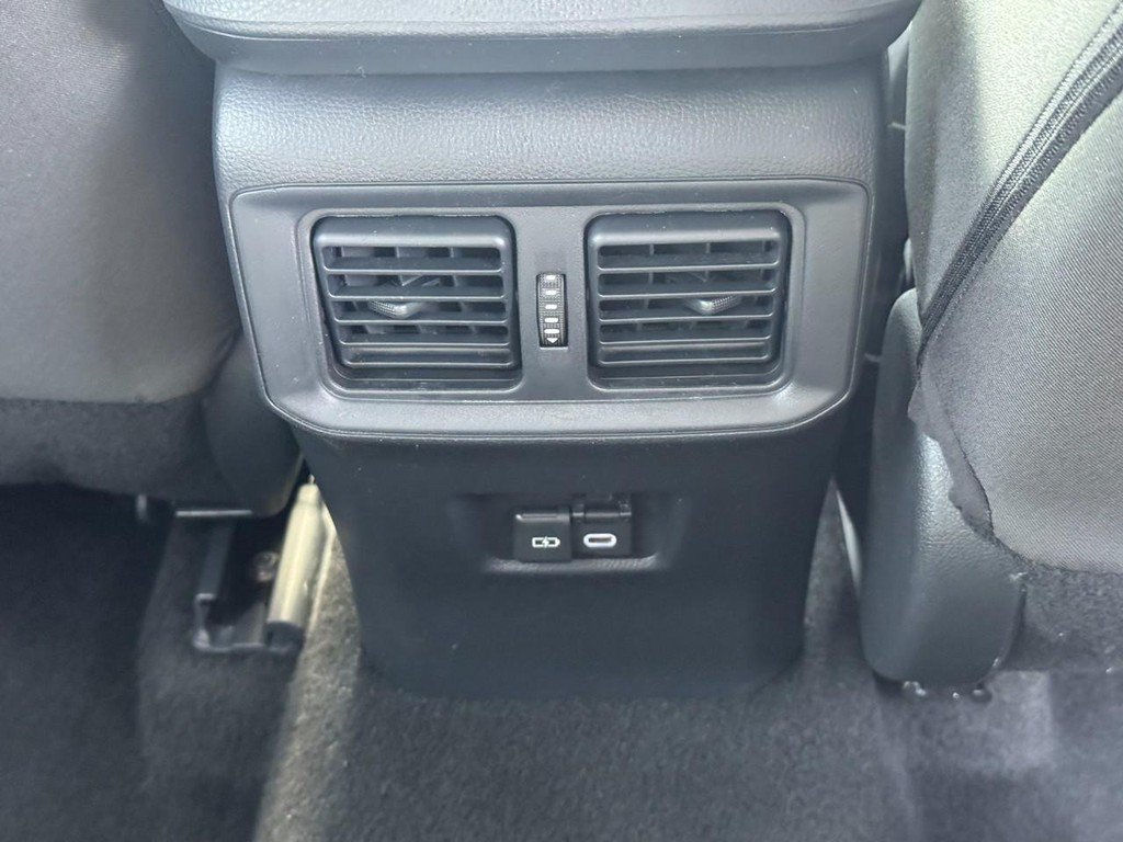 Used 2025 Toyota RAV4 XLE FWD image 15