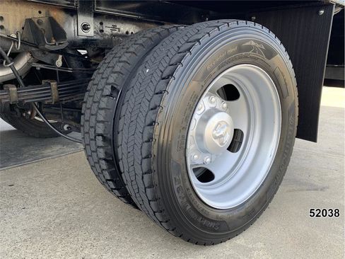 Used 2024 RAM 5500 Tradesman w/ Chrome Appearance Group AWD/4WD image 19