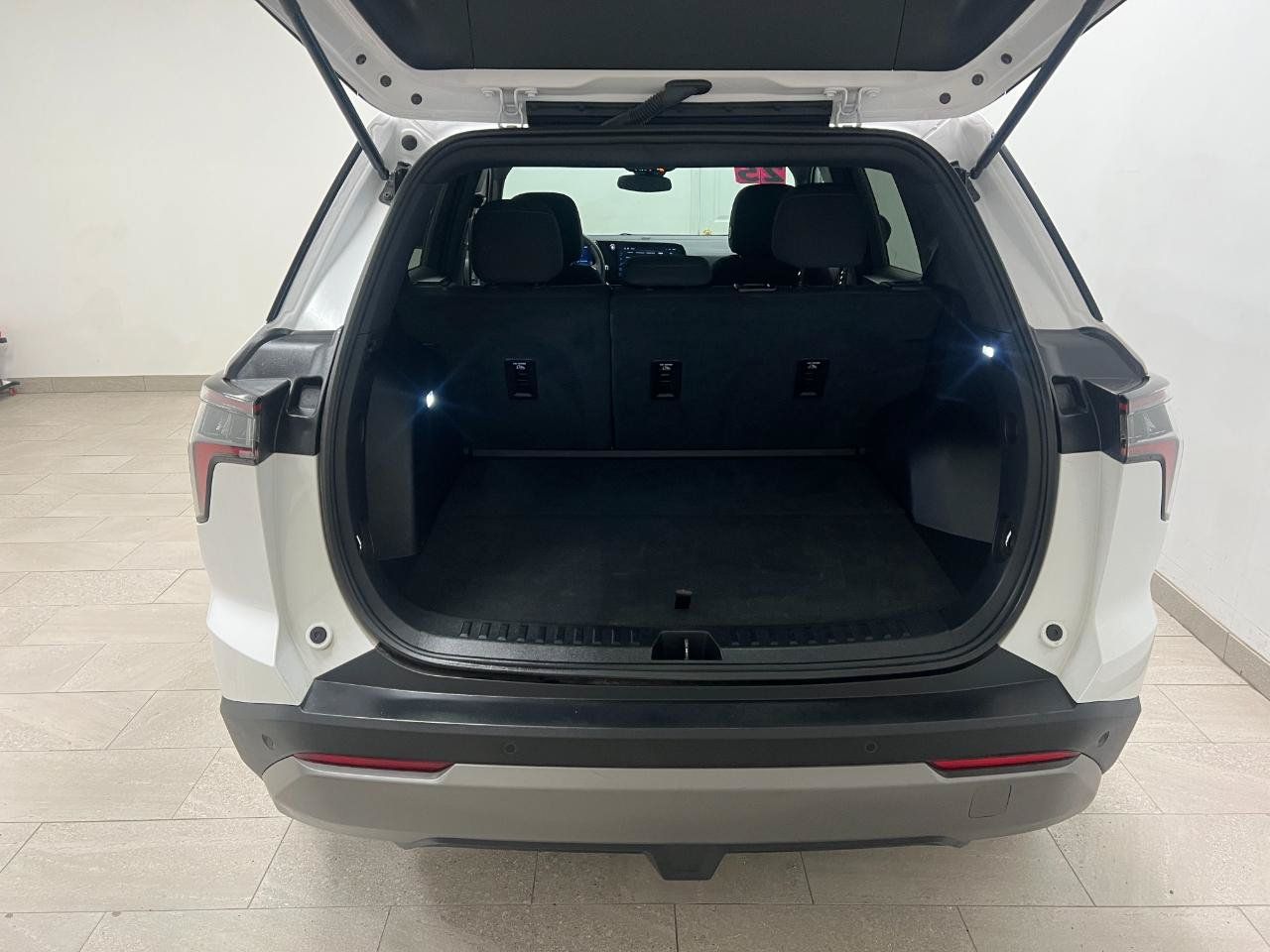 Used 2025 Chevrolet Equinox LT FWD image 24