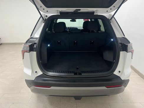 Used 2025 Chevrolet Equinox LT FWD image 24