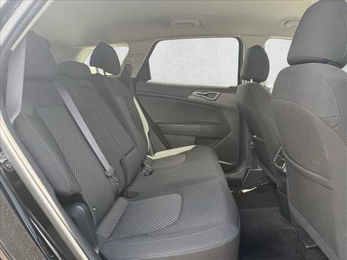 Used 2024 Kia Sportage LX AWD/4WD image 16