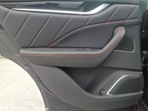 Used 2024 Maserati Levante GT Ultima AWD/4WD image 25
