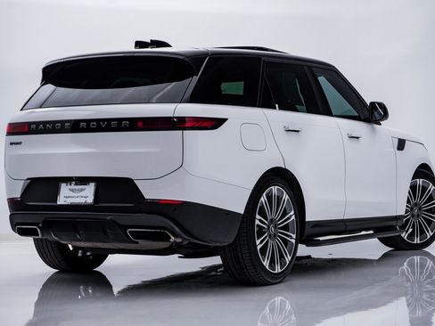 Used 2024 Land Rover Range Rover Sport SE image 9