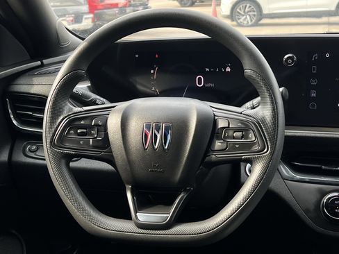 Used 2025 Buick Envista Preferred image 11