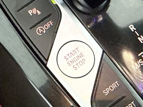 Used 2023 BMW X4 xDrive30i image 21