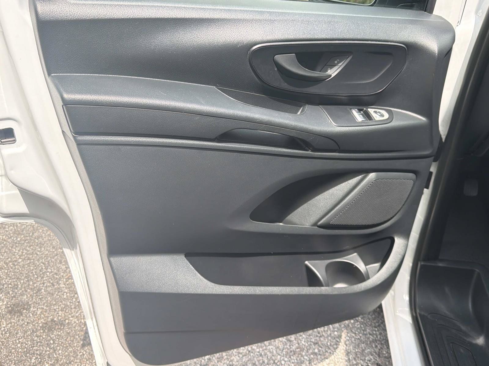 Used 2023 Mercedes-Benz Metris image 16
