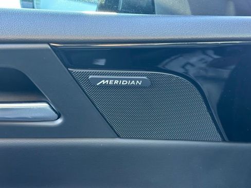 Used 2019 Jaguar XE Premium image 27