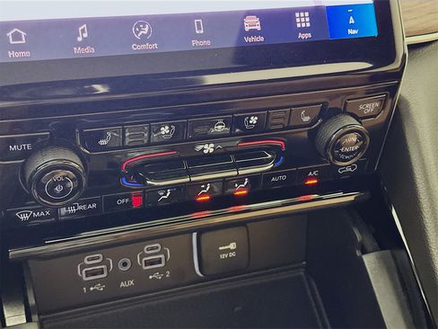 Used 2025 Jeep Grand Cherokee Summit w/ Luxury Tech Group V image 17