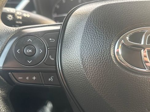 Used 2025 Toyota Corolla LE image 18
