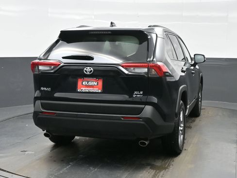 Used 2025 Toyota RAV4 XLE w/ Convenience Package image 5