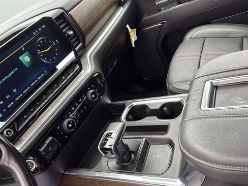 Used 2022 Chevrolet Silverado 1500 High Country w/ Technology Package image 21